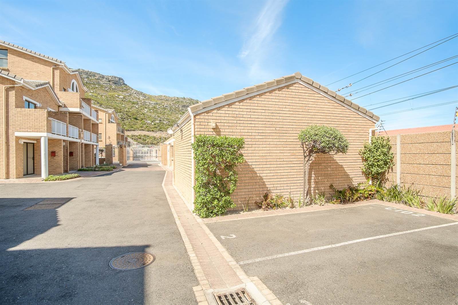 2 Bed Apartment in Fish Hoek photo number 18