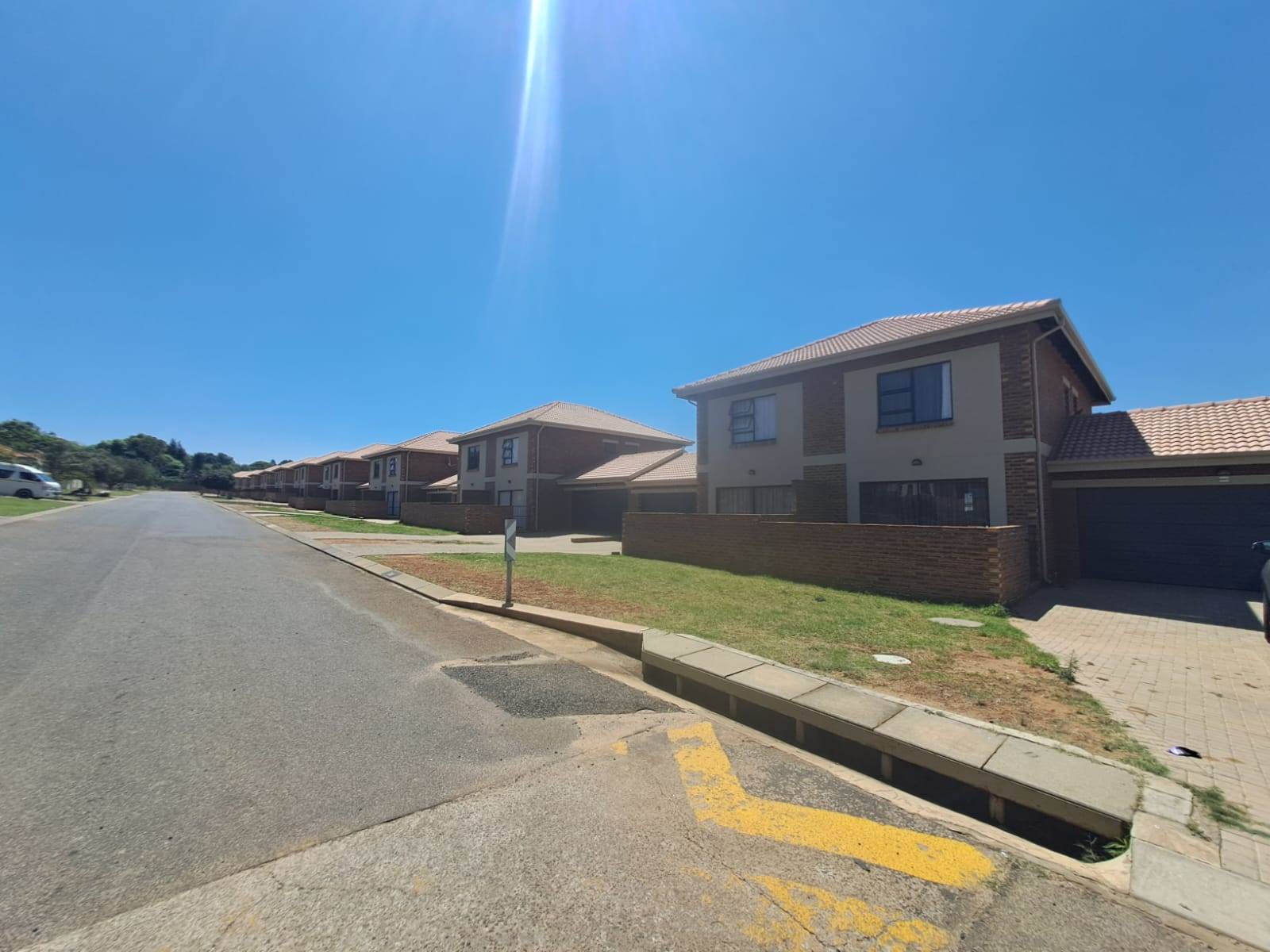3 Bed Townhouse in Jackaroo Park photo number 14