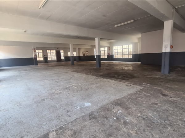 439  m² Industrial space in New Germany