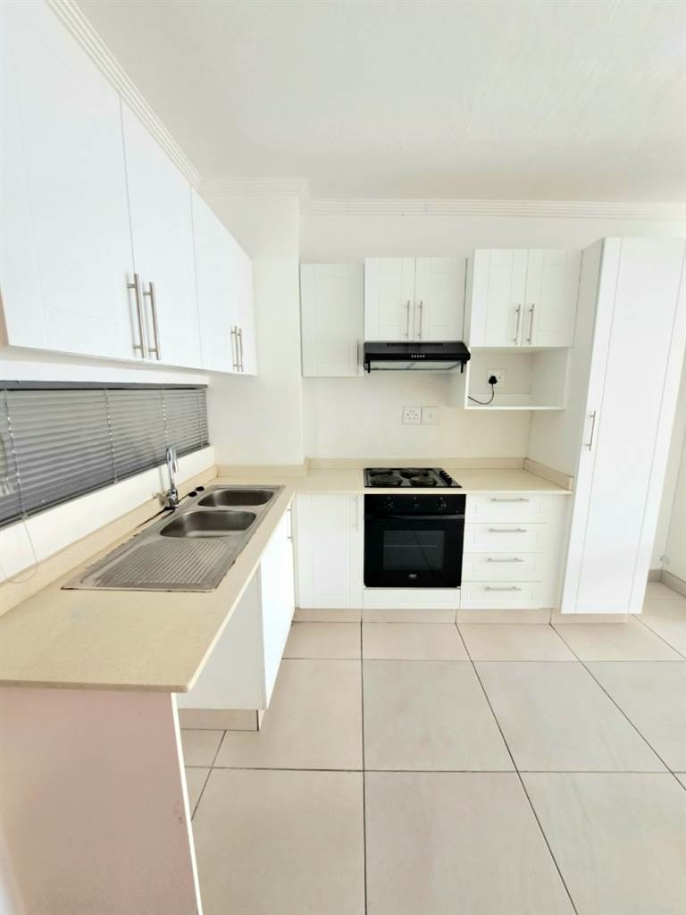 2 Bed Apartment in Verulam Central photo number 4