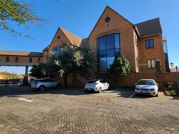 820  m² Commercial space