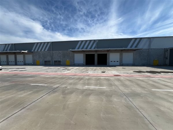 9 704  m² Industrial space