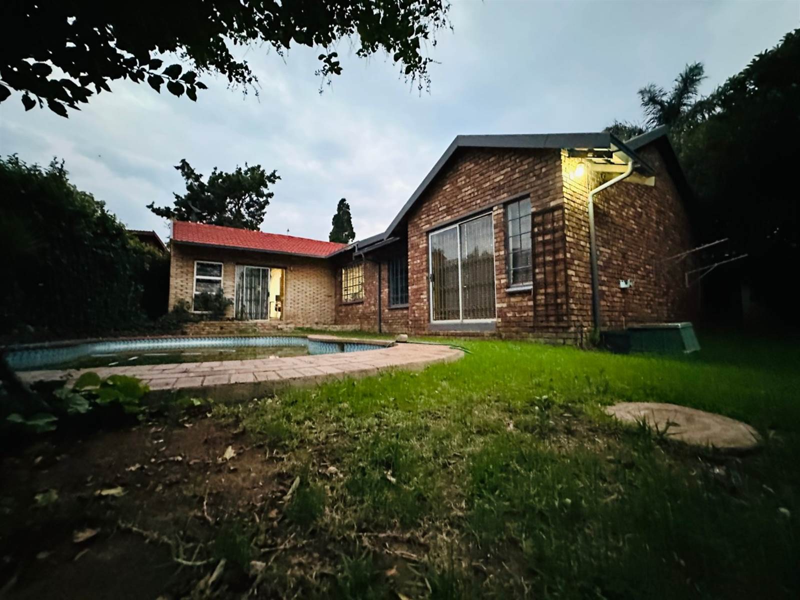 4 Bed House in Roodepoort Central photo number 3