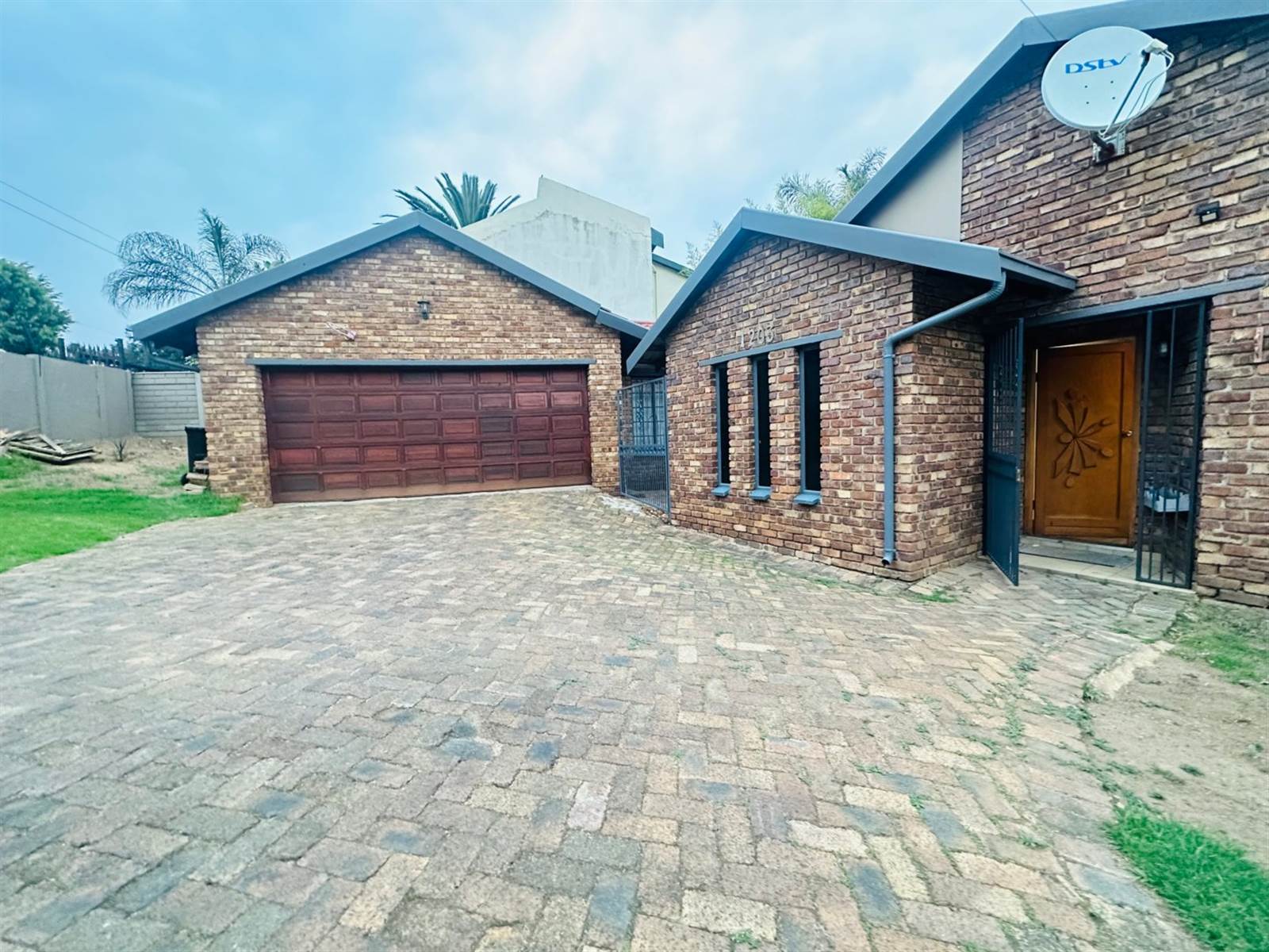 4 Bed House in Roodepoort Central photo number 6