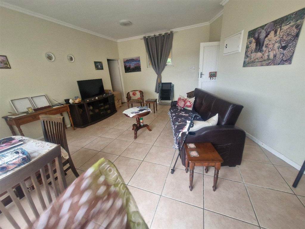 2 Bed Apartment in Umgeni Park photo number 5