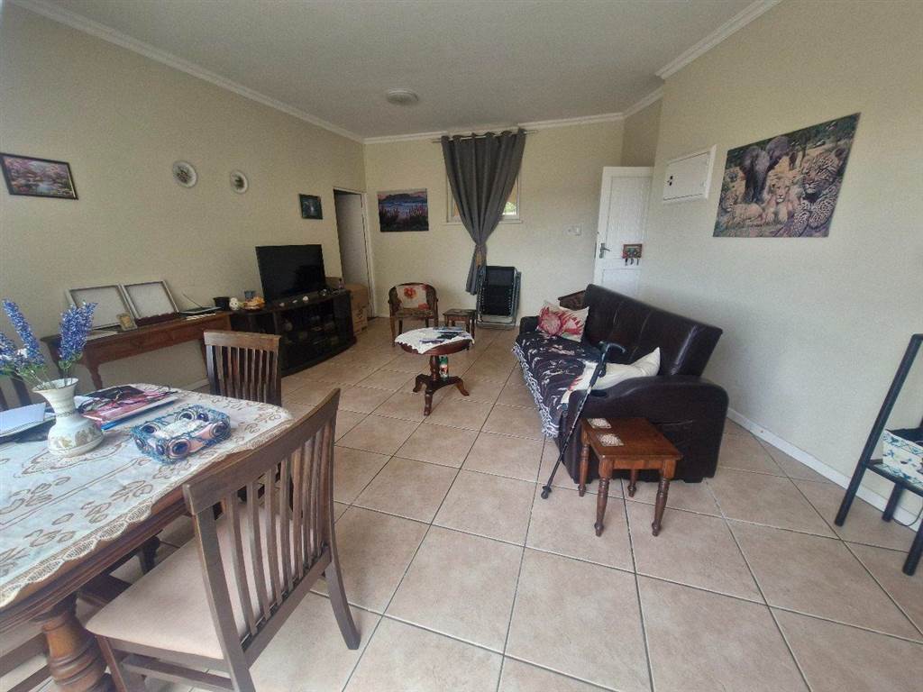2 Bed Apartment in Umgeni Park photo number 4