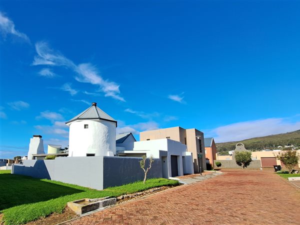 2 Bed Townhouse in Bredasdorp