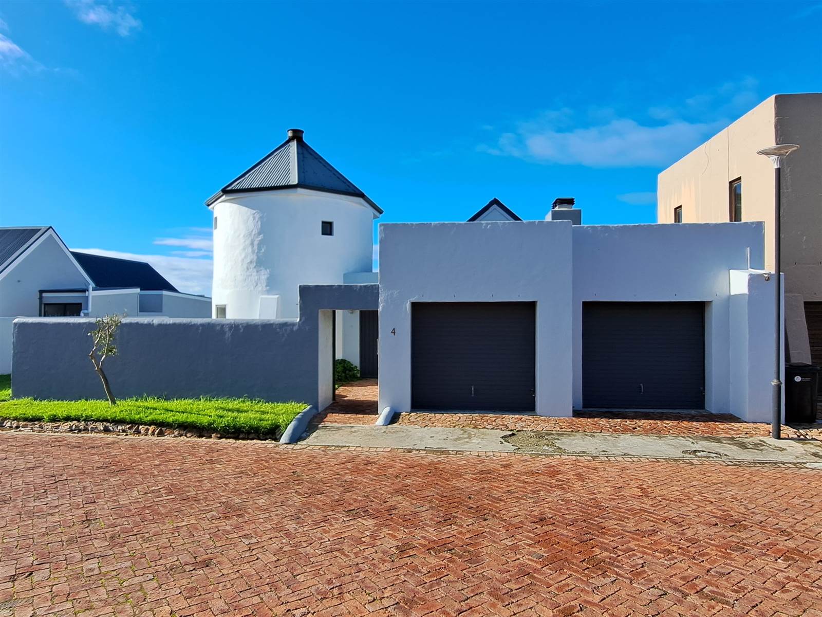 2 Bed Townhouse in Bredasdorp photo number 6