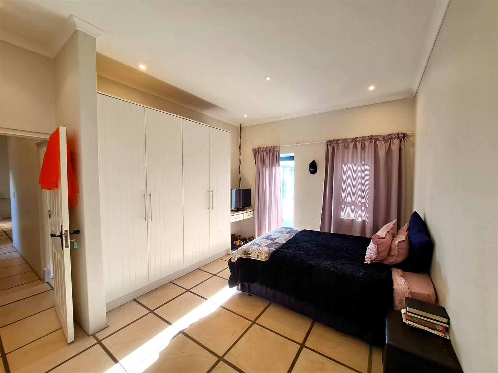 2 Bed Townhouse in Bredasdorp photo number 12