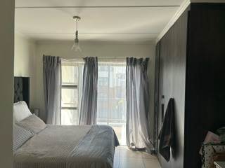 2 Bed Apartment in Greenstone Crest photo number 11