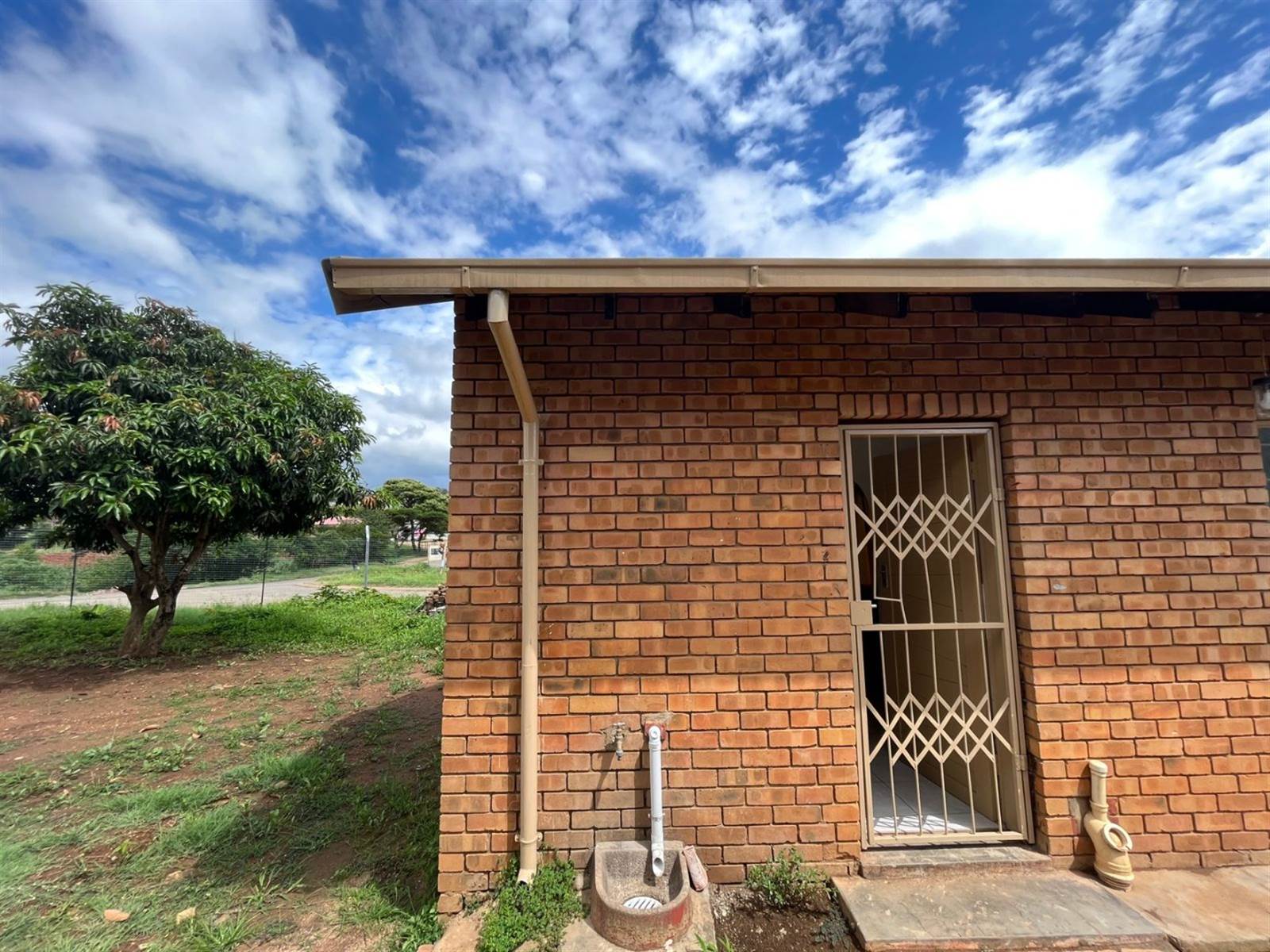 2 Bed House in Makhado (Louis Trichardt) photo number 2