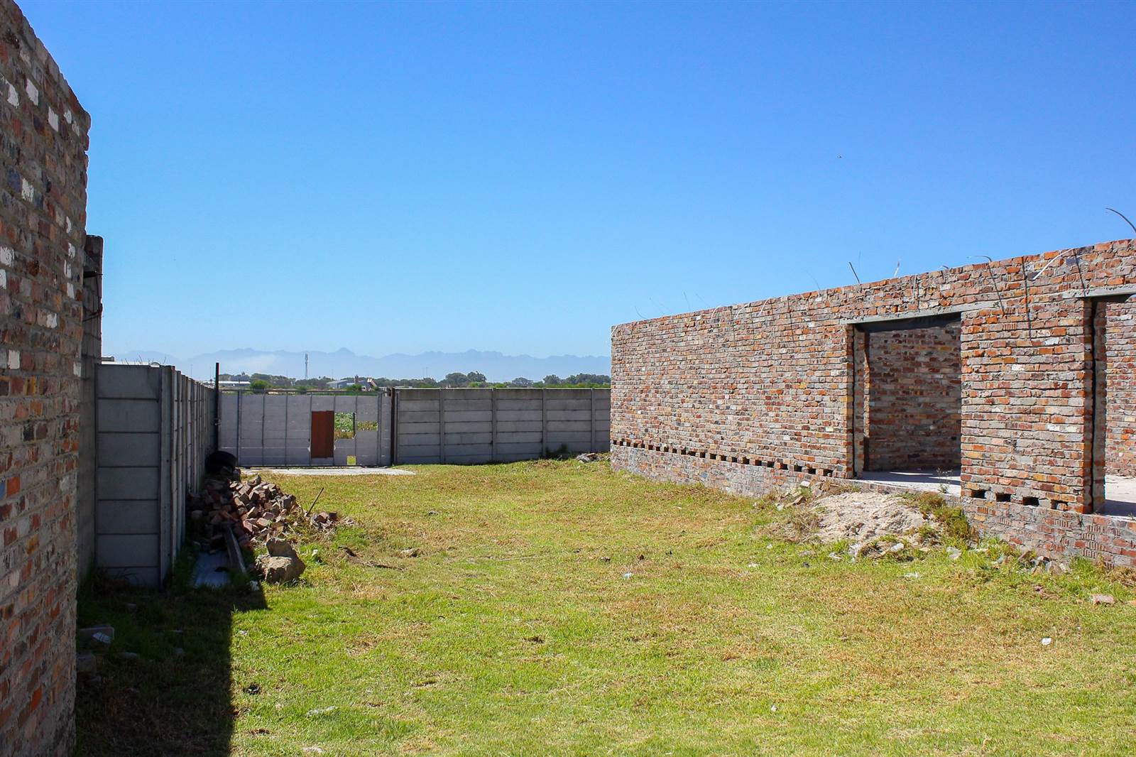 652 m² Land available in Mitchells Plain photo number 2