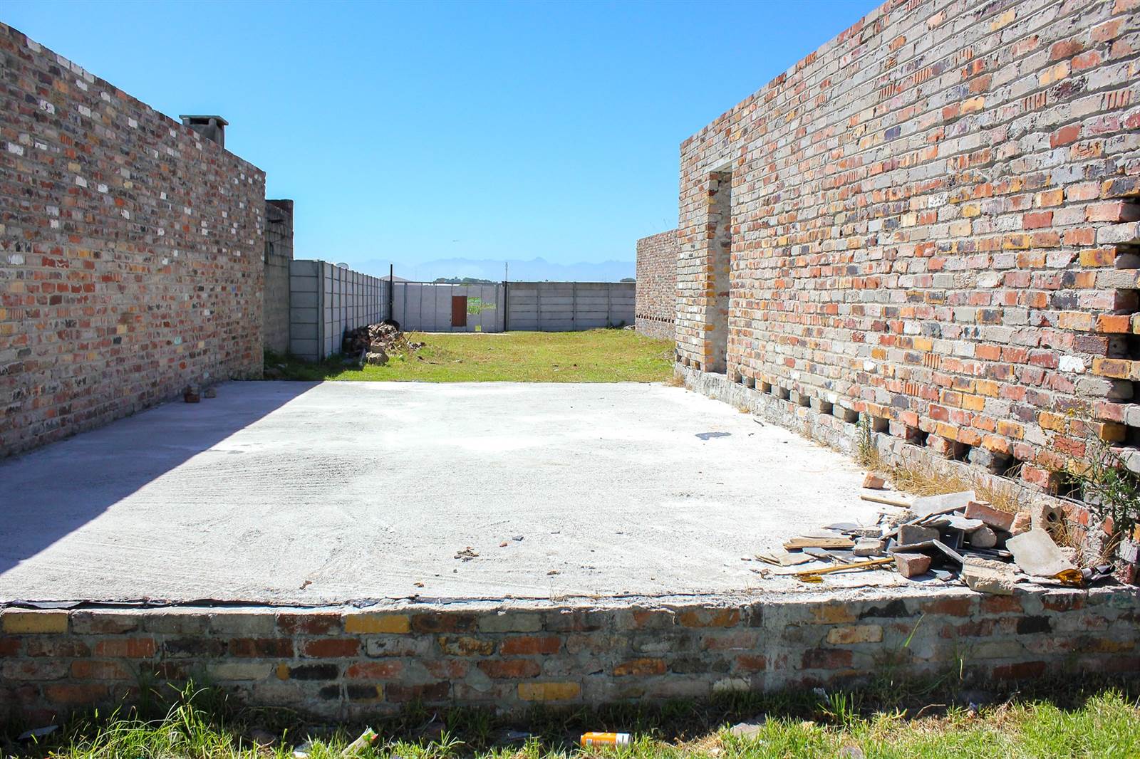 652 m² Land available in Mitchells Plain photo number 12