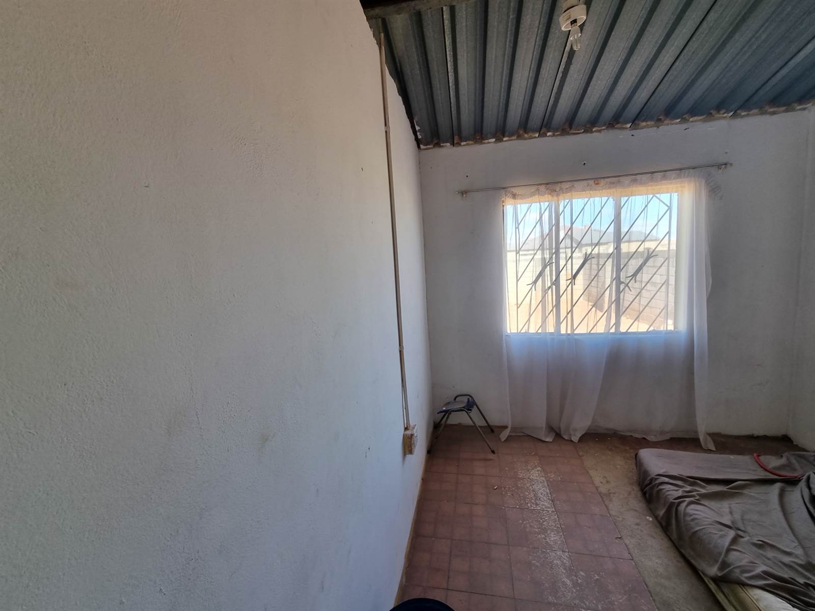 2 Bed House in Soweto Central photo number 4