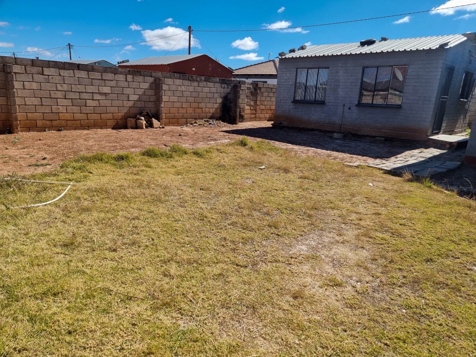 2 Bed House in Soweto Central photo number 2