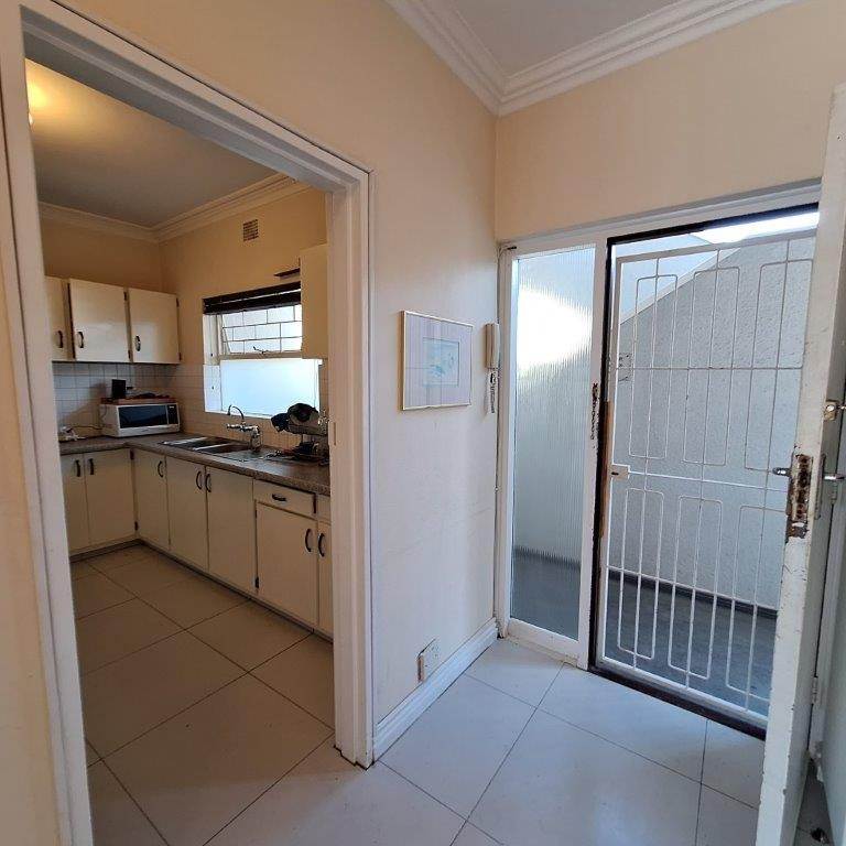 3 Bed Apartment in Milnerton Central photo number 3