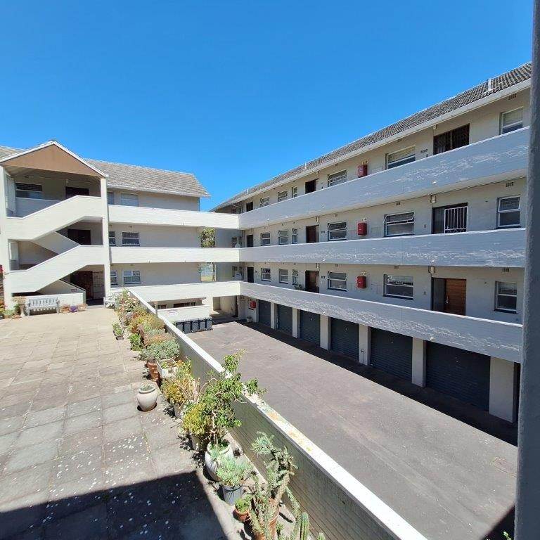 3 Bed Apartment in Milnerton Central photo number 1
