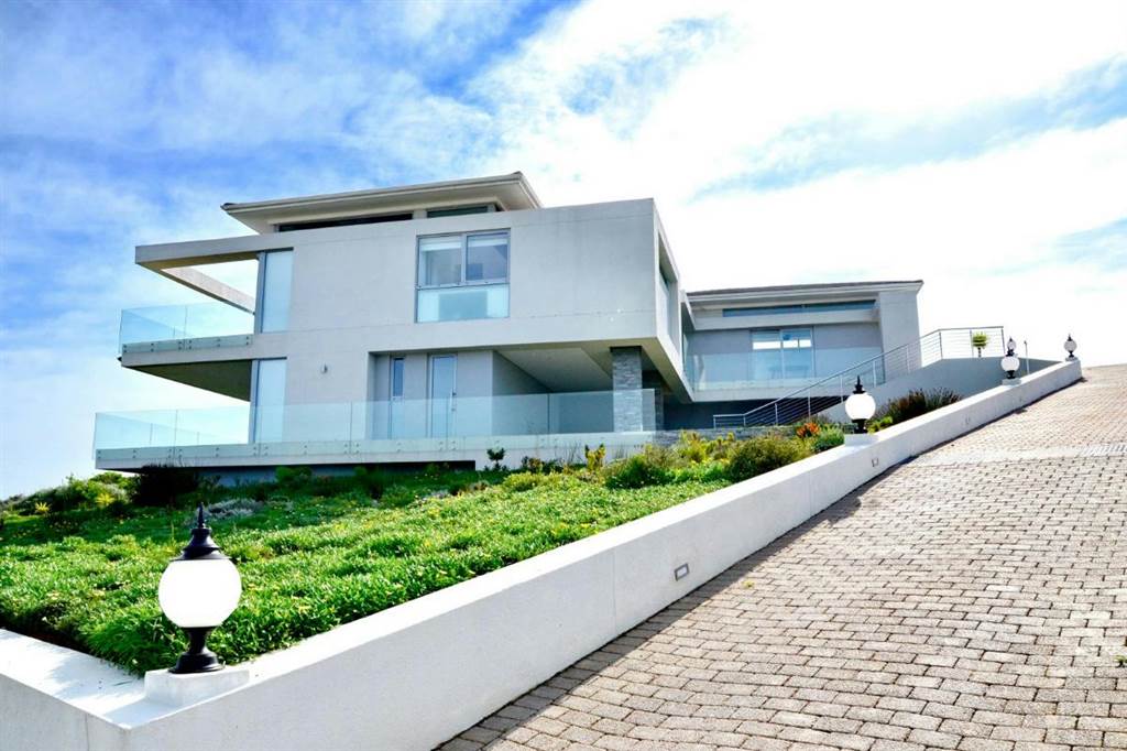 4 Bed House in Pinnacle Point Golf Estate photo number 3