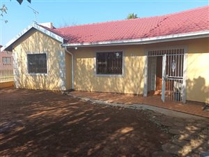 3 Bed House in Spruit View