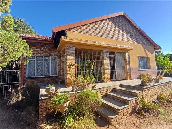 5 Bedroom House 5 Bedroom House