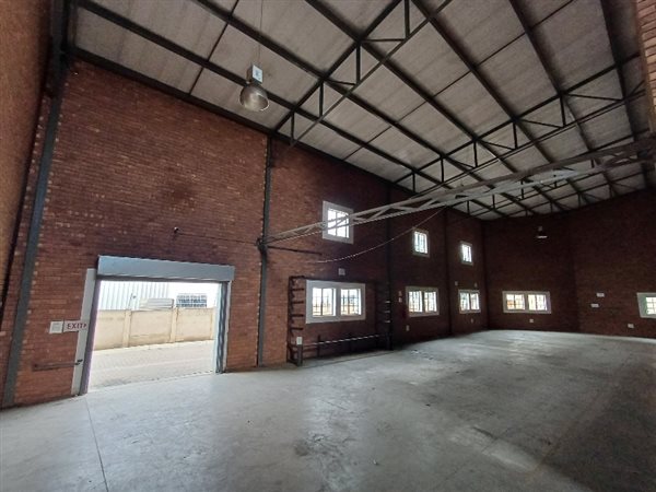 605  m² Industrial space