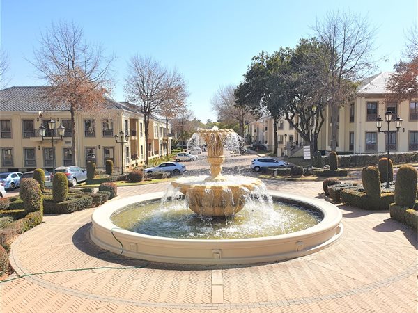 702  m² Office Space in Bryanston