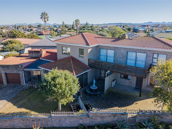 5 Bedroom House 5 Bedroom House