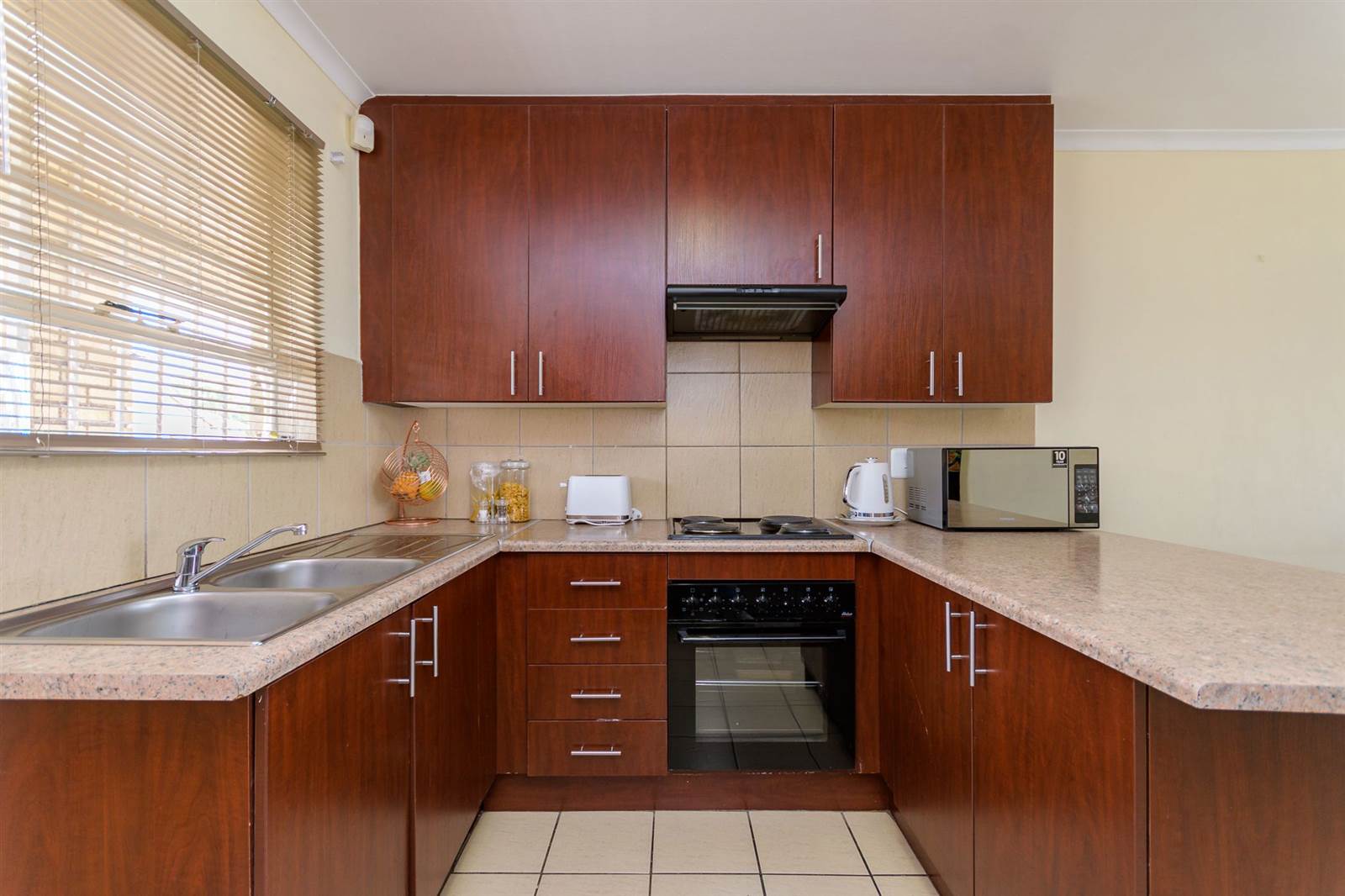 3 Bed Townhouse in Kempton Park Central photo number 6