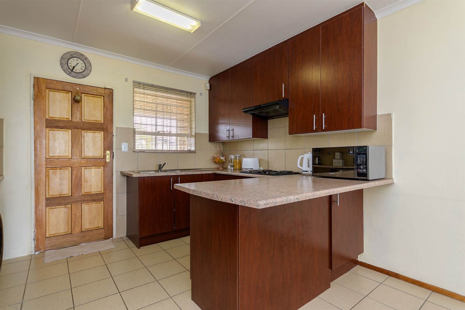 3 Bed Townhouse in Kempton Park Central photo number 7