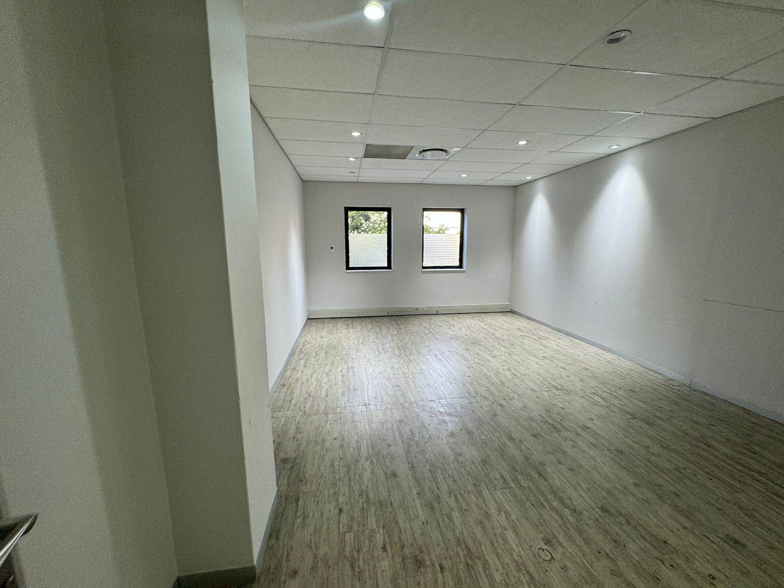 194  m² Commercial space in Rivonia photo number 22