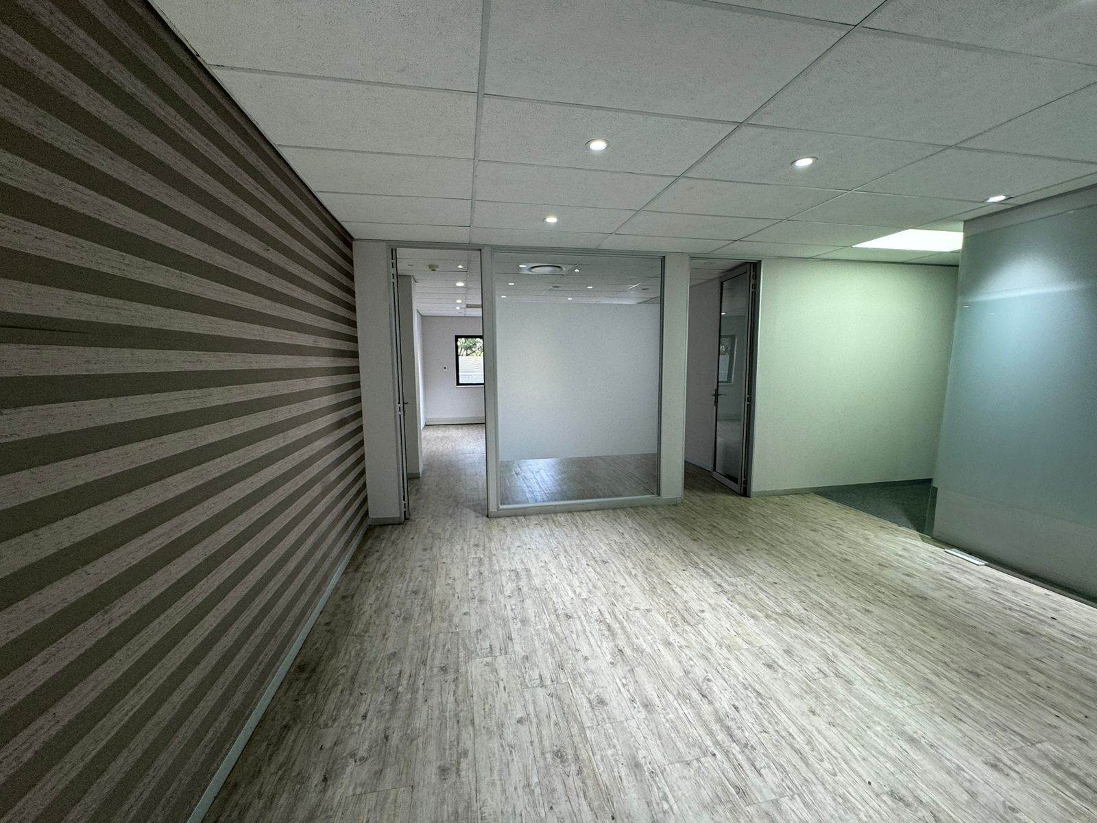 194  m² Commercial space in Rivonia photo number 27