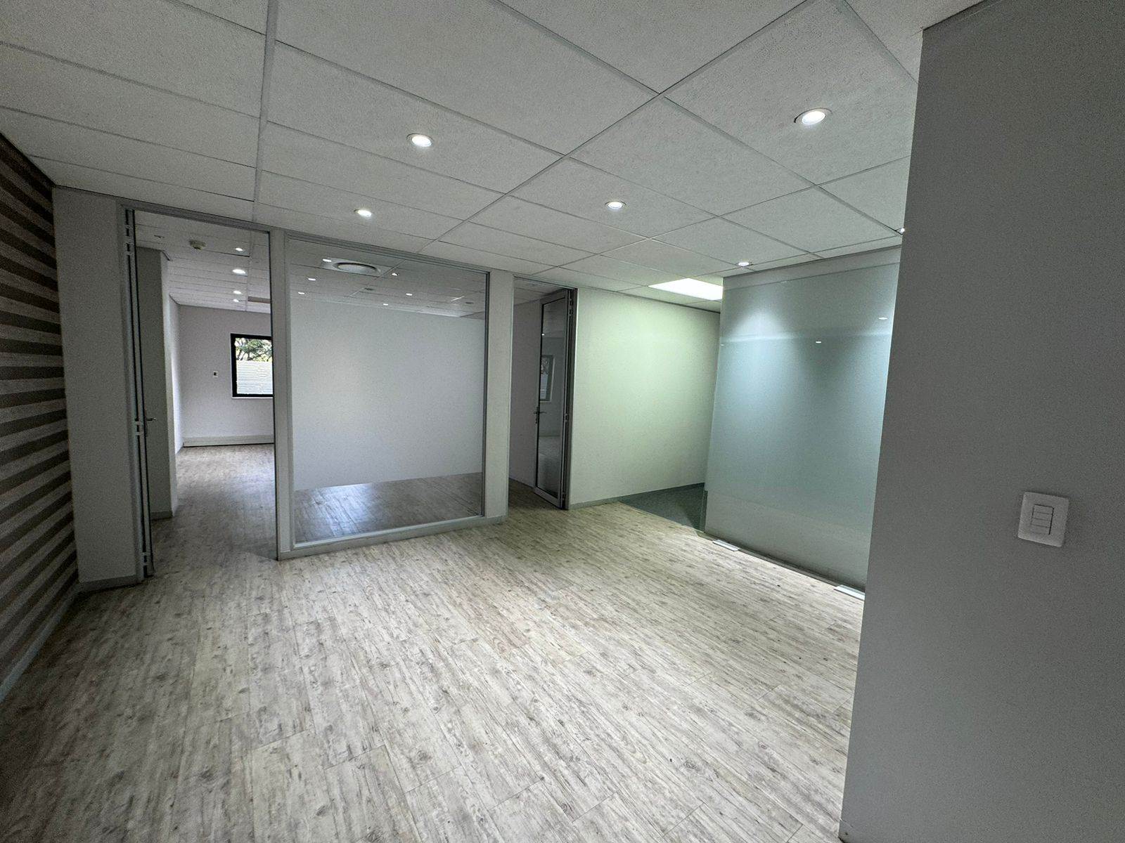 194  m² Commercial space in Rivonia photo number 24