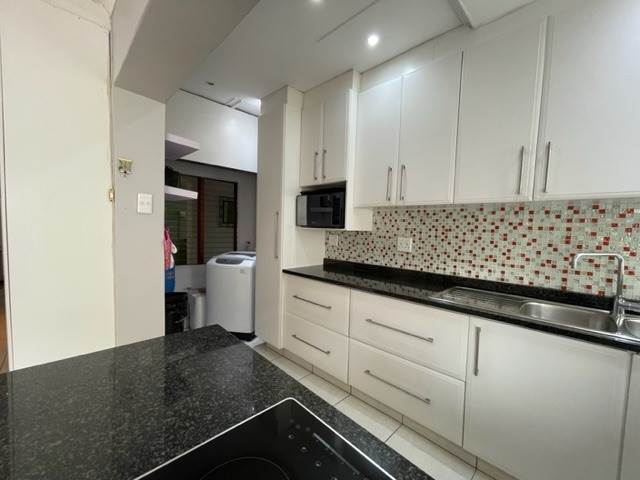 2 Bed Apartment in Windermere photo number 5
