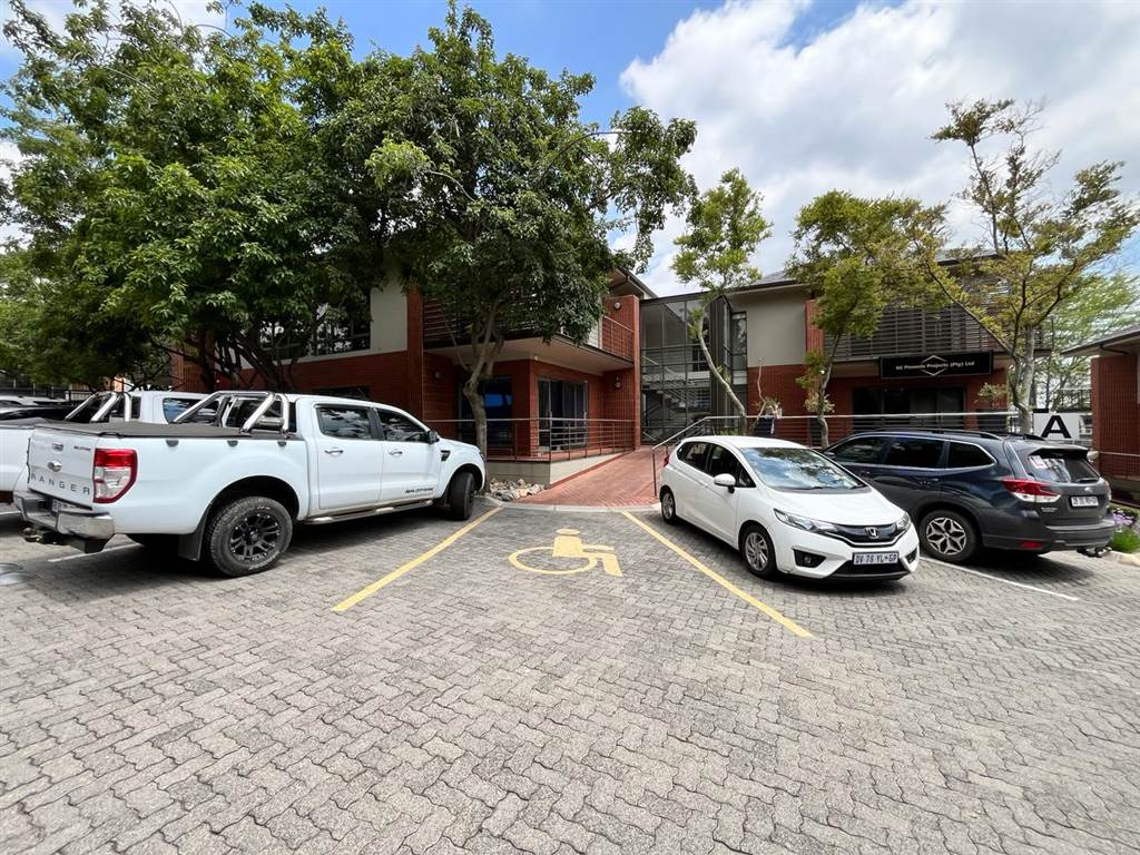 500  m² Commercial space in Fourways photo number 2