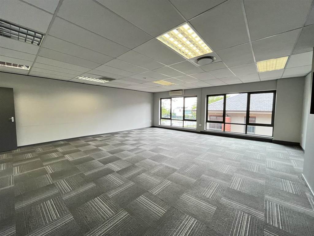 500  m² Commercial space in Fourways photo number 11