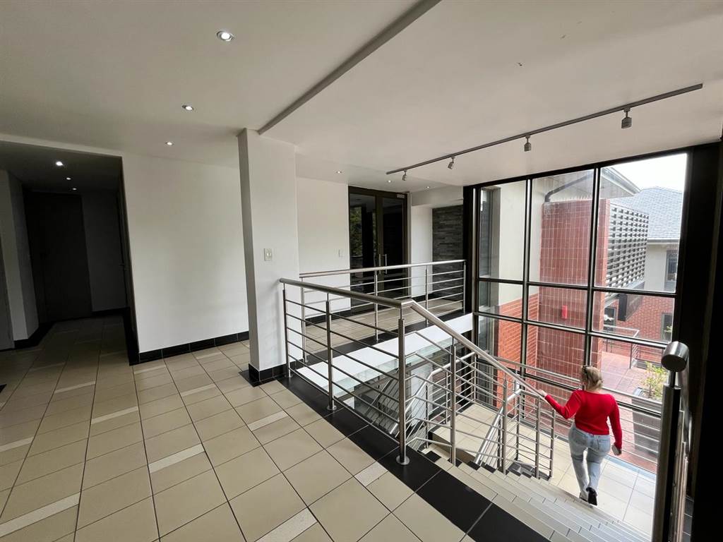 500  m² Commercial space in Fourways photo number 4