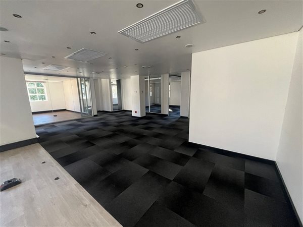 321  m² Commercial space