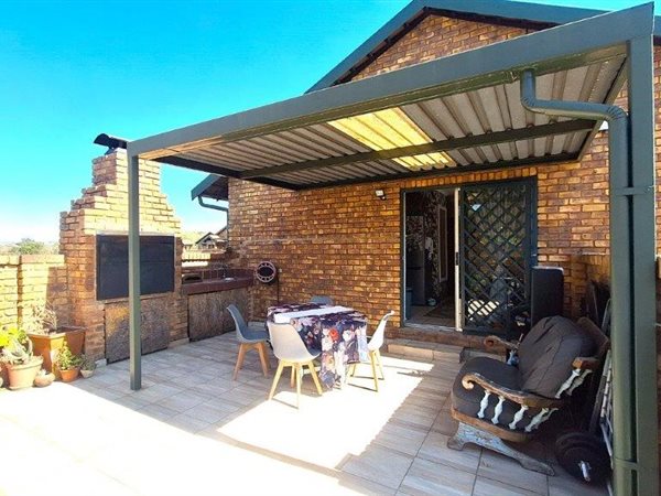 2 Bedroom Townhouse 2 Bedroom Townhouse