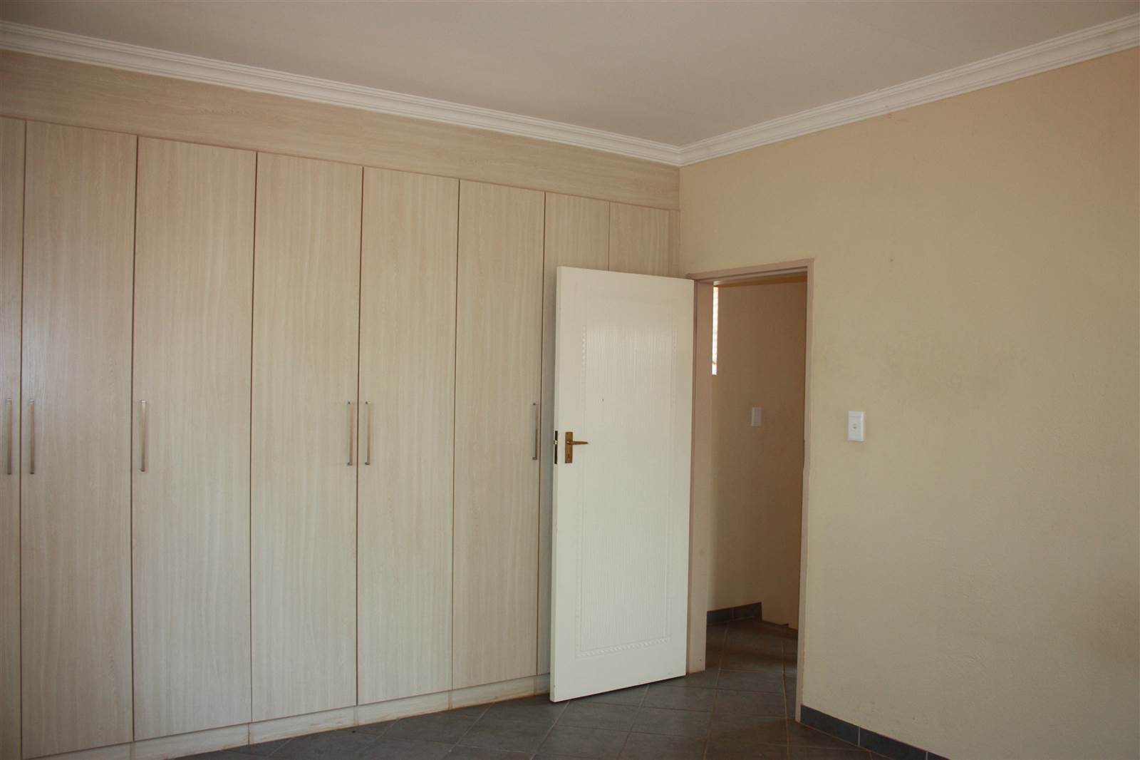 2 Bed Duplex in Lephalale (Ellisras) photo number 10