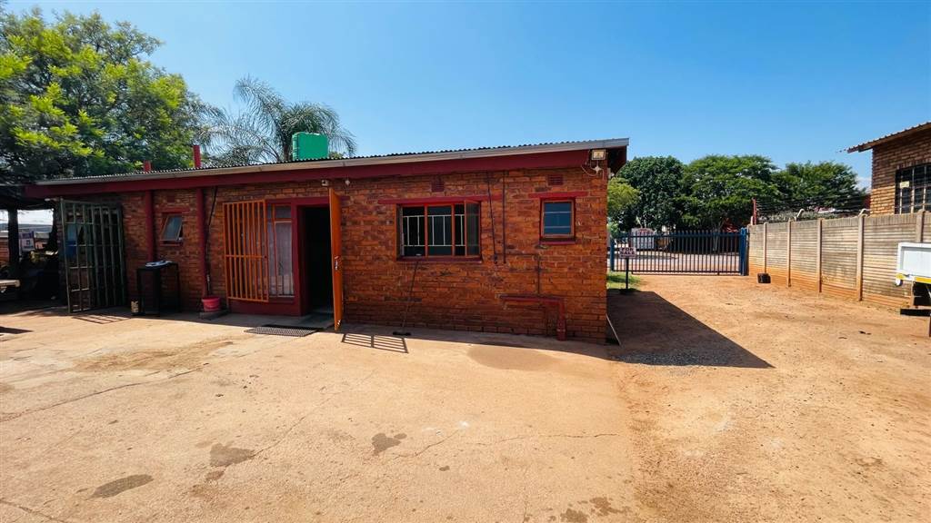 324  m² Commercial space in Mokopane photo number 1