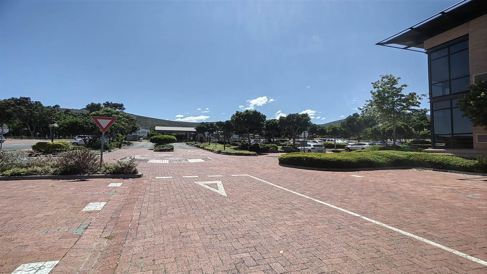 429  m² Commercial space in Plattekloof photo number 20