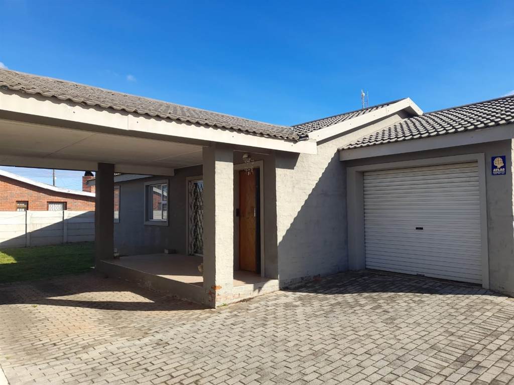 3 Bed Townhouse in Retief photo number 6