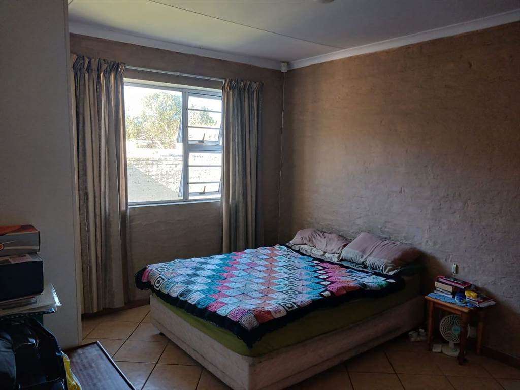 3 Bed Townhouse in Retief photo number 11