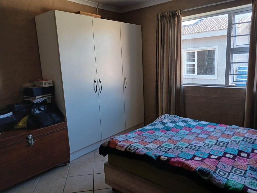 3 Bed Townhouse in Retief photo number 7