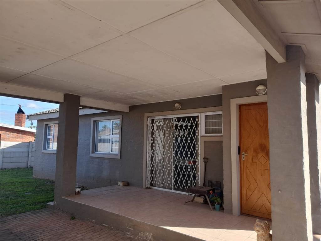 3 Bed Townhouse in Retief photo number 5