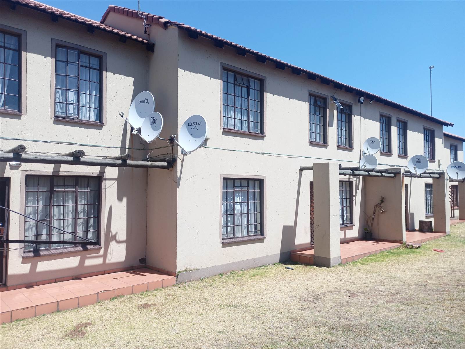 2 Bed Apartment in Roodepoort Central photo number 18
