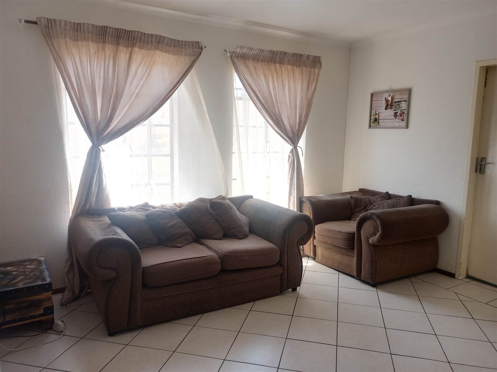 2 Bed Apartment in Roodepoort Central photo number 11