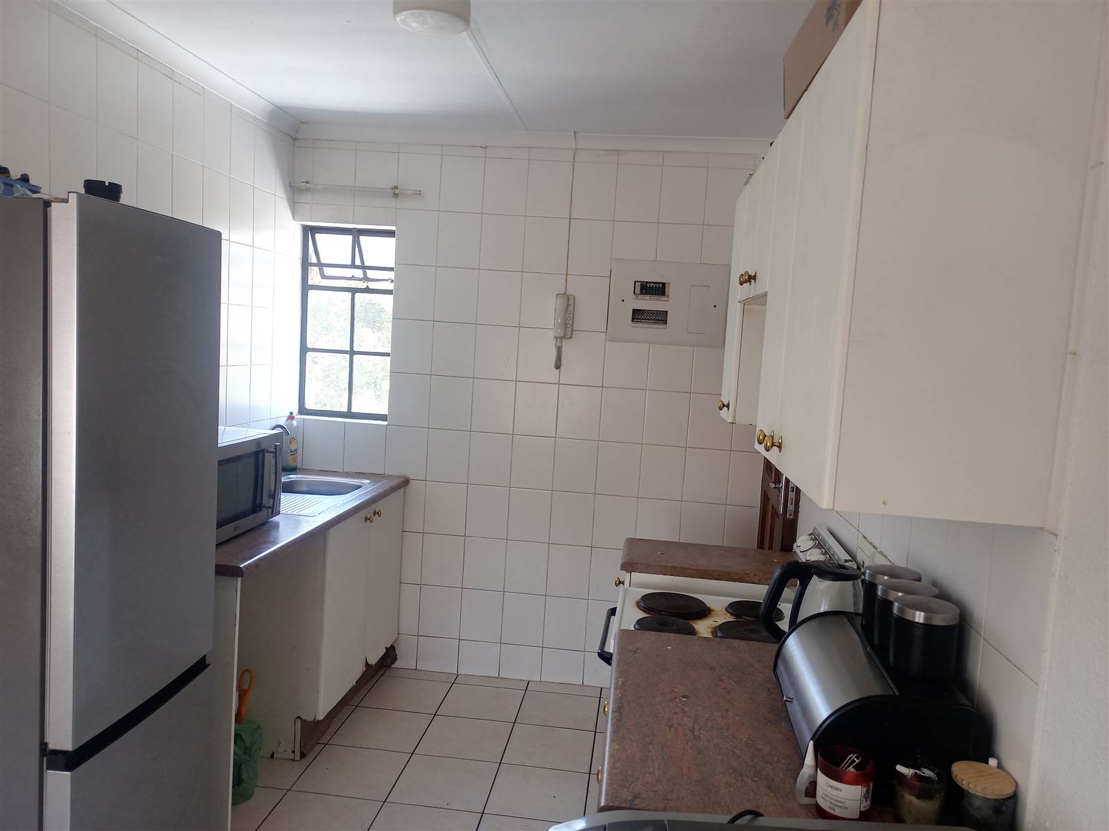 2 Bed Apartment in Roodepoort Central photo number 6