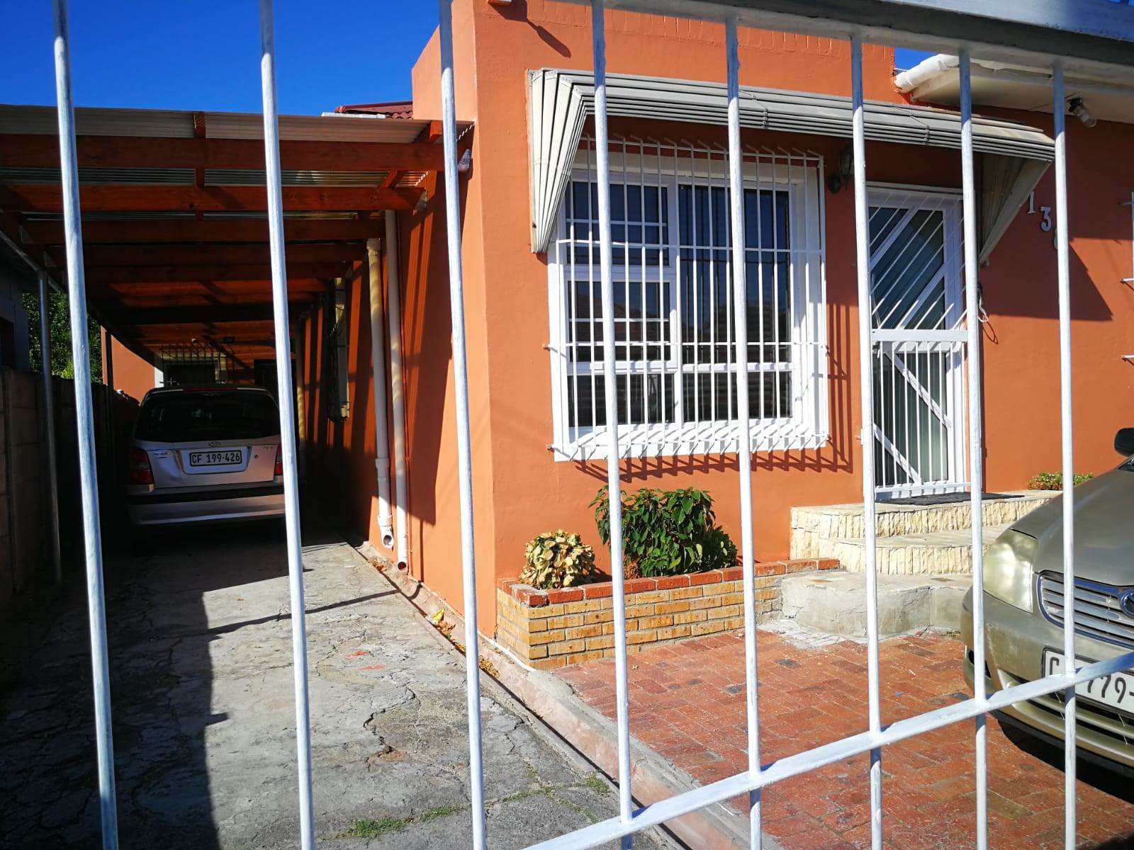Bachelor apartment in Parow Valley photo number 1