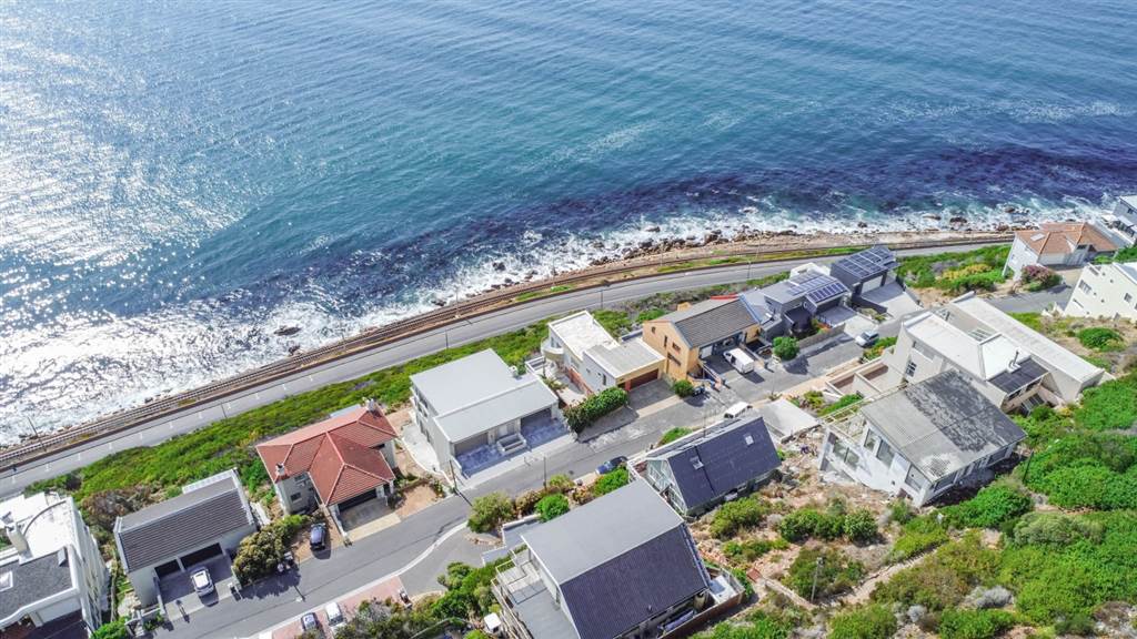 1054 m² Land available in Fish Hoek photo number 7